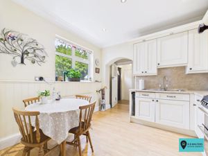 Kitchen/Breakfast Room- click for photo gallery